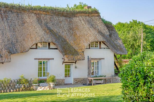 Ensemble de 2 chaumières dans un cadre paisible avec piscine