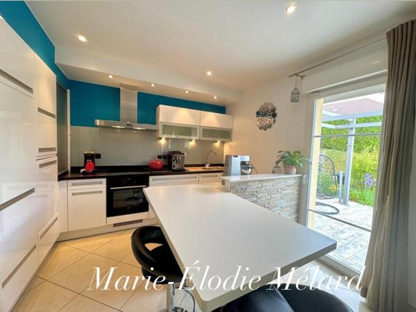 Maison individuelle  familiale 4 chambres + un bureau sur 10,79 ares COSNES-ET-ROMAIN