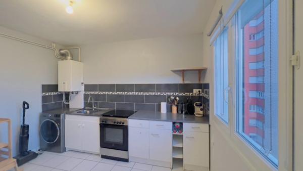Dpt Finistère (29), à vendre QUIMPER appartement T3 meublé de 63 m² habitable - Cave.