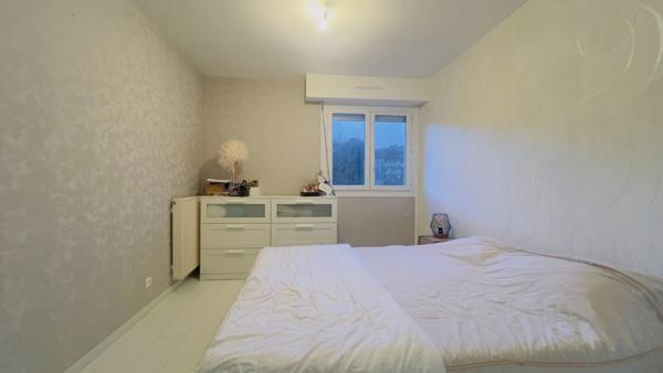 Dpt Finistère (29), à vendre QUIMPER appartement T3 meublé de 63 m² habitable - Cave.
