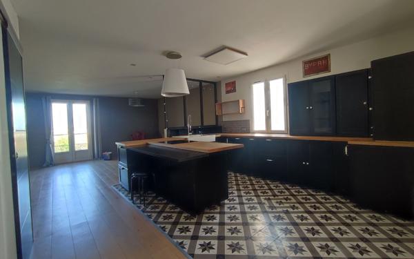 Maison à vendre    5 pièces •  Port-des-Barques