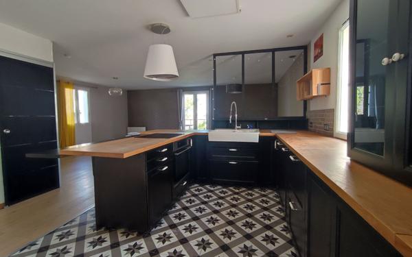 Maison à vendre    5 pièces •  Port-des-Barques