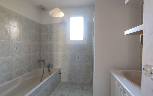 Maison à vendre    5 pièces •  Port-des-Barques