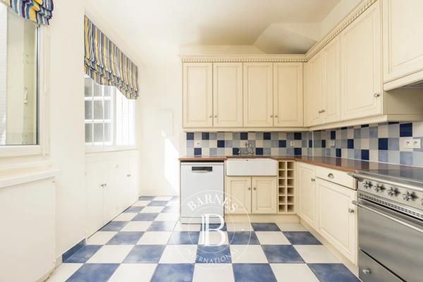 Neuilly-sur-Seine, Hôtel particulier 4 Chambres -  300 m² à vendre