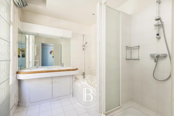 Neuilly-sur-Seine, Hôtel particulier 4 Chambres -  300 m² à vendre