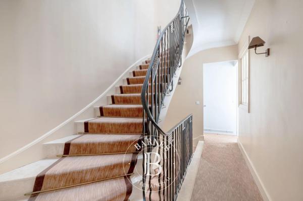 Neuilly-sur-Seine, Hôtel particulier 4 Chambres -  300 m² à vendre