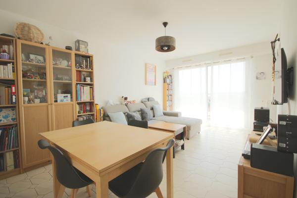Franconville (95130) A vendre à Franconville gare, appartement 3 pièces, 64 m2, 1 parking, 1 cave, 2 balcons, ascenseur.