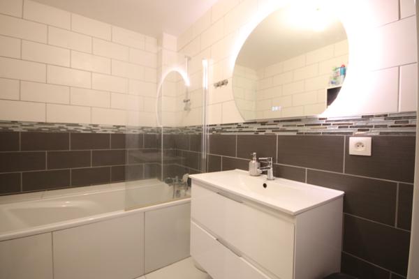 Franconville (95130) A vendre à Franconville gare, appartement 3 pièces, 64 m2, 1 parking, 1 cave, 2 balcons, ascenseur.