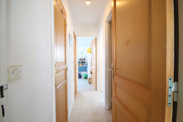 Franconville (95130) A vendre à Franconville gare, appartement 3 pièces, 64 m2, 1 parking, 1 cave, 2 balcons, ascenseur.