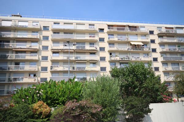 Franconville (95130) A vendre à Franconville gare, appartement 3 pièces, 64 m2, 1 parking, 1 cave, 2 balcons, ascenseur.