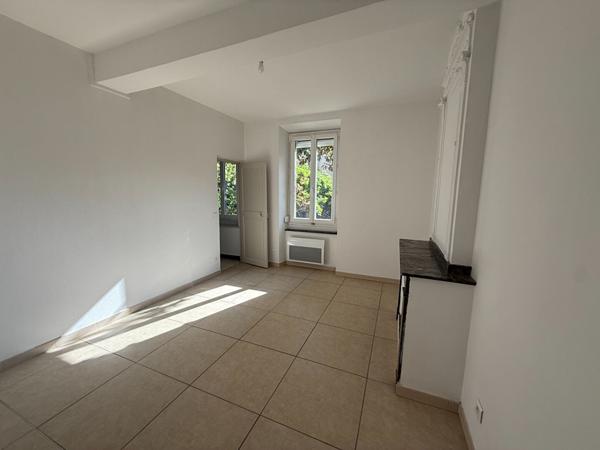 APPARTEMENT 2 CHAMBRES AVEC JARDIN COMMUN