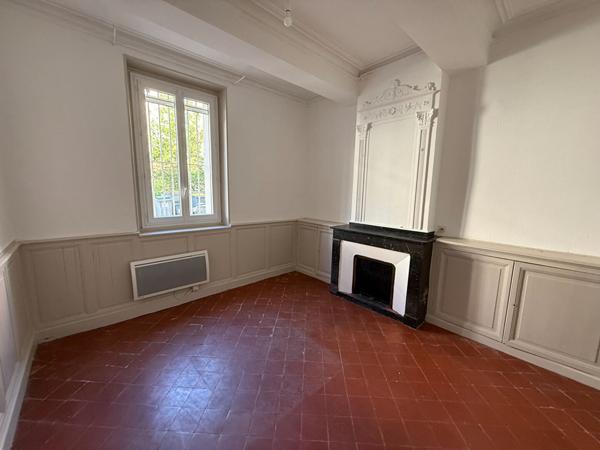 APPARTEMENT 2 CHAMBRES AVEC JARDIN COMMUN