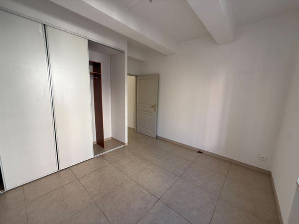 APPARTEMENT 2 CHAMBRES AVEC JARDIN COMMUN