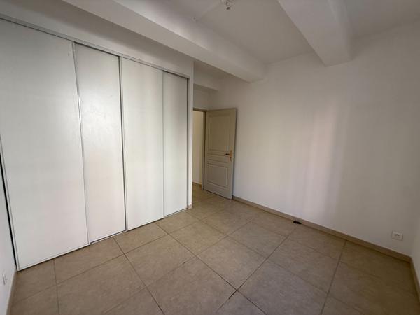 APPARTEMENT 2 CHAMBRES AVEC JARDIN COMMUN