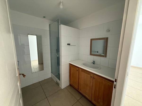 APPARTEMENT 2 CHAMBRES AVEC JARDIN COMMUN