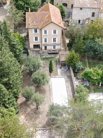 Villeneuve-les-Corbières (11360) Maison de Maître F6 de 460 m2 avec piscine et terrain de 1350 m2