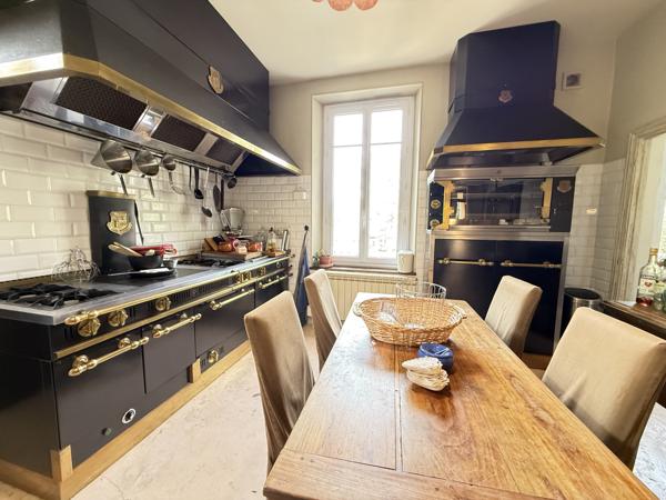 Villeneuve-les-Corbières (11360) Maison de Maître F6 de 460 m2 avec piscine et terrain de 1350 m2