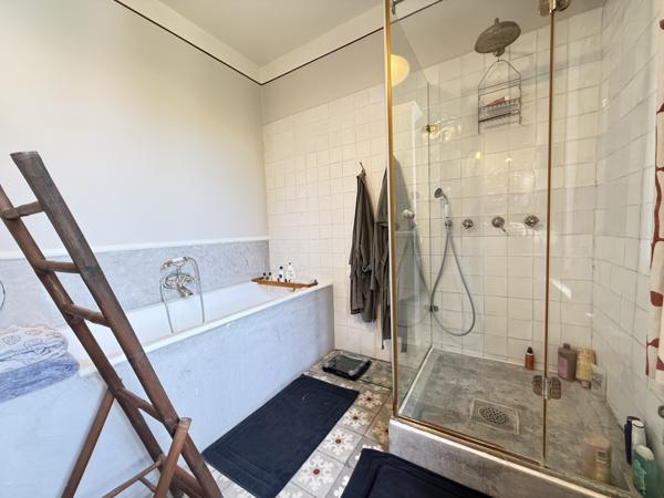 Villeneuve-les-Corbières (11360) Maison de Maître F6 de 460 m2 avec piscine et terrain de 1350 m2