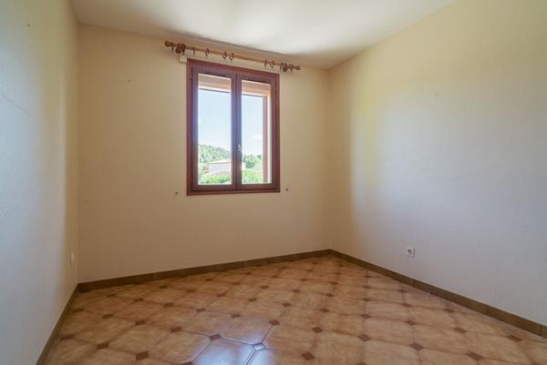 CARCASSONNE – SAINT-HILAIRE Villa T5 152m² (114m² hab.) avec garage, jardin, verger et puits, sur 4.315m²