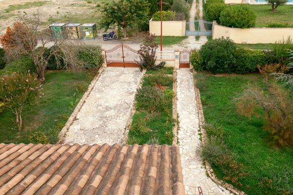 CARCASSONNE – SAINT-HILAIRE Villa T5 152m² (114m² hab.) avec garage, jardin, verger et puits, sur 4.315m²