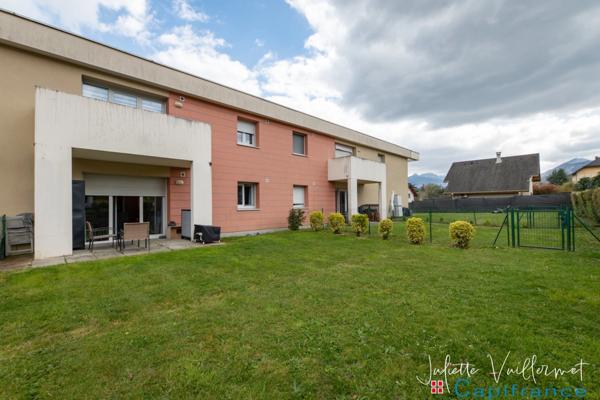 LA MOTTE SERVOLEX (73290) : Appartement T2, jardin, cave et une place de parking privative