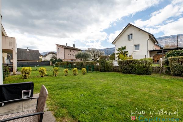 LA MOTTE SERVOLEX (73290) : Appartement T2, jardin, cave et une place de parking privative