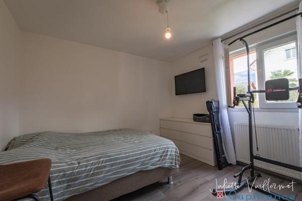 LA MOTTE SERVOLEX (73290) : Appartement T2, jardin, cave et une place de parking privative