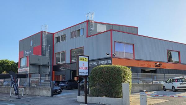 Murs commerciaux d'env. 1 150 m² sur axe majeur – forte visibilité et rendement d'env. 110 000 €/an !
