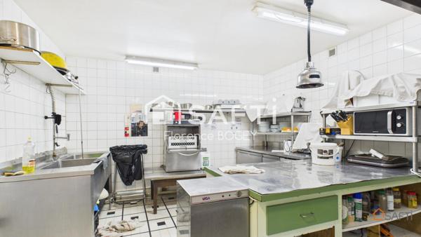 Restaurant au charme d’antan, niché dans un relais de poste de plus de 400 ans – ( murs et fonds)