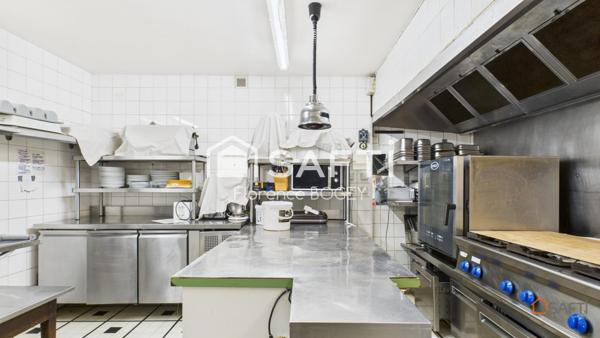 Restaurant au charme d’antan, niché dans un relais de poste de plus de 400 ans – ( murs et fonds)