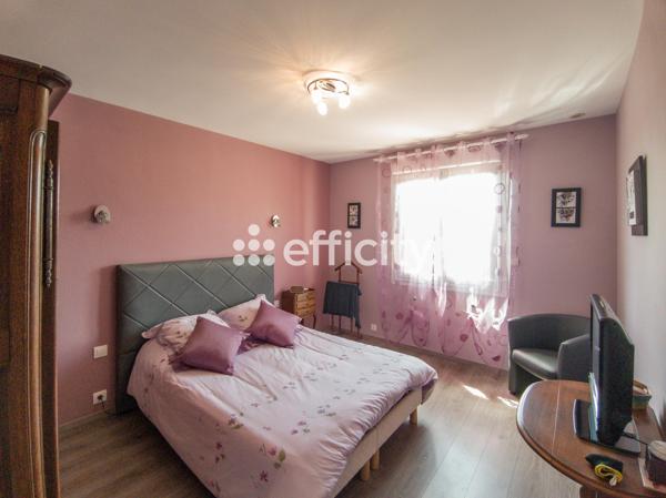 Maison
         5 pièces
        - 124 m² 270 900 €*