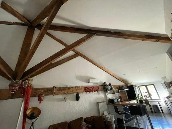 AVIGNON - GRANDE MAISON AVEC DEPENDANCES AUX PORTES D'AVIGNON A DECOUVRIR