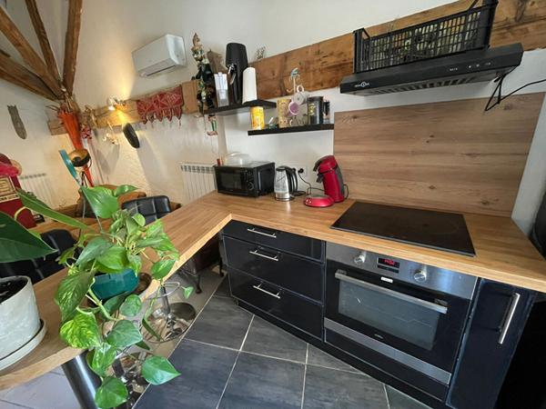 AVIGNON - GRANDE MAISON AVEC DEPENDANCES AUX PORTES D'AVIGNON A DECOUVRIR