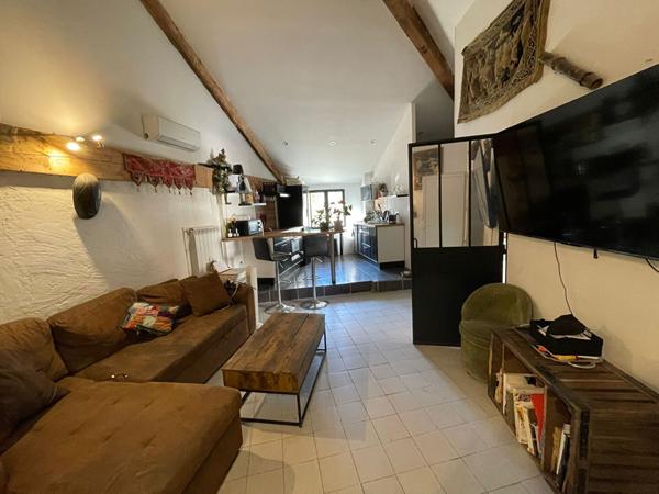 AVIGNON - GRANDE MAISON AVEC DEPENDANCES AUX PORTES D'AVIGNON A DECOUVRIR