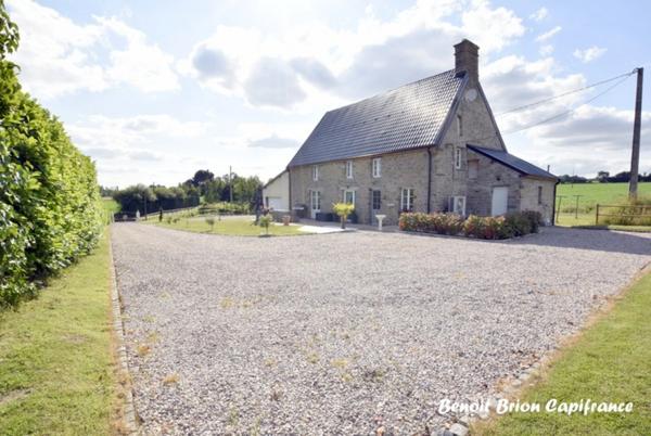 À vendre – Maison en pierre avec étang, grand terrain de 4 980 m² et nombreuses prestations à Monchamp, près de Vire (Calvados - 14)