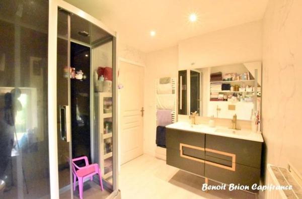 À vendre – Maison en pierre avec étang, grand terrain de 4 980 m² et nombreuses prestations à Monchamp, près de Vire (Calvados - 14)