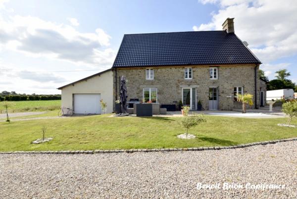 À vendre – Maison en pierre avec étang, grand terrain de 4 980 m² et nombreuses prestations à Monchamp, près de Vire (Calvados - 14)