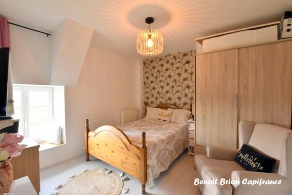 À vendre – Maison en pierre avec étang, grand terrain de 4 980 m² et nombreuses prestations à Monchamp, près de Vire (Calvados - 14)