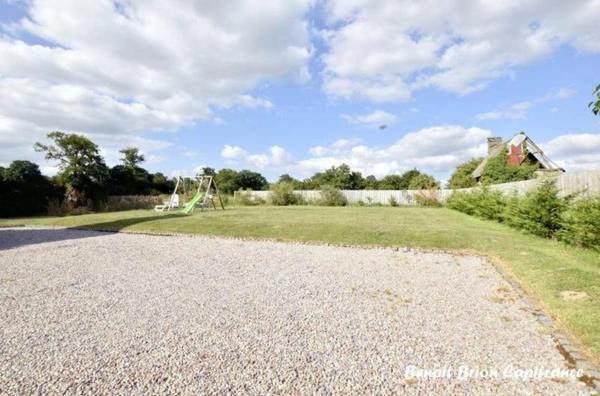 À vendre – Maison en pierre avec étang, grand terrain de 4 980 m² et nombreuses prestations à Monchamp, près de Vire (Calvados - 14)