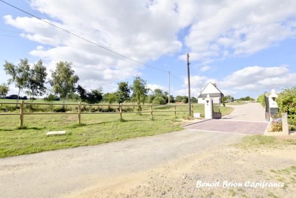 À vendre – Maison en pierre avec étang, grand terrain de 4 980 m² et nombreuses prestations à Monchamp, près de Vire (Calvados - 14)
