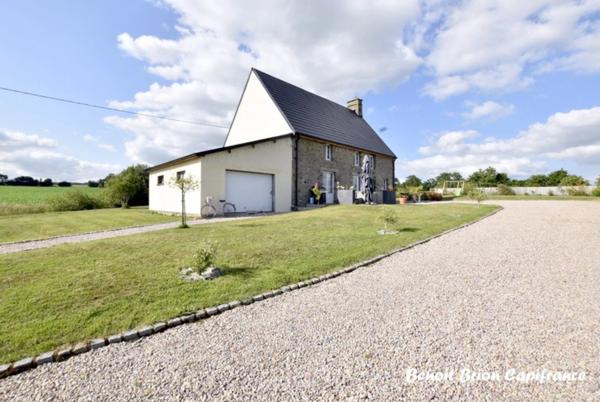 À vendre – Maison en pierre avec étang, grand terrain de 4 980 m² et nombreuses prestations à Monchamp, près de Vire (Calvados - 14)