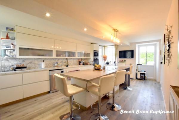 À vendre – Maison en pierre avec étang, grand terrain de 4 980 m² et nombreuses prestations à Monchamp, près de Vire (Calvados - 14)