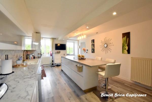 À vendre – Maison en pierre avec étang, grand terrain de 4 980 m² et nombreuses prestations à Monchamp, près de Vire (Calvados - 14)