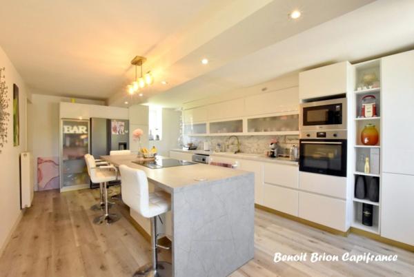 À vendre – Maison en pierre avec étang, grand terrain de 4 980 m² et nombreuses prestations à Monchamp, près de Vire (Calvados - 14)