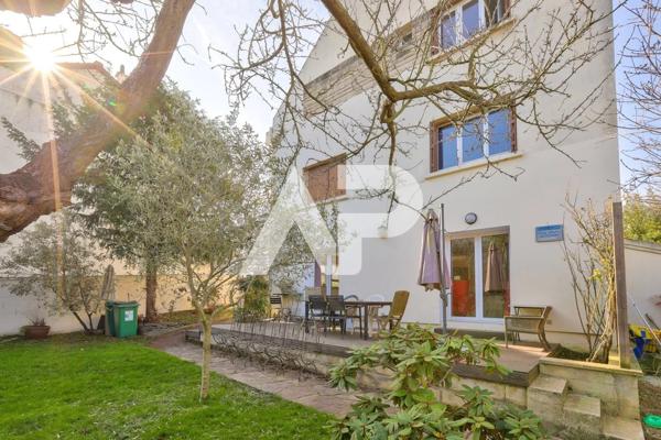 Maison familiale 10 pièces - 240m² - 527 m² de terrain €1 290 000 **  - Référence  85653113