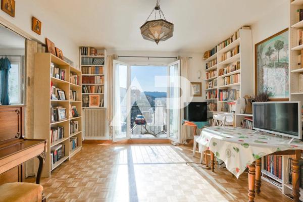 Maison familiale 10 pièces - 240m² - 527 m² de terrain €1 290 000 **  - Référence  85653113