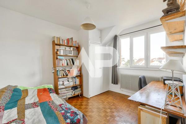 Maison familiale 10 pièces - 240m² - 527 m² de terrain €1 290 000 **  - Référence  85653113