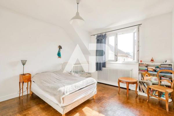 Maison familiale 10 pièces - 240m² - 527 m² de terrain €1 290 000 **  - Référence  85653113
