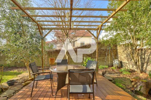 Maison familiale 10 pièces - 240m² - 527 m² de terrain €1 290 000 **  - Référence  85653113