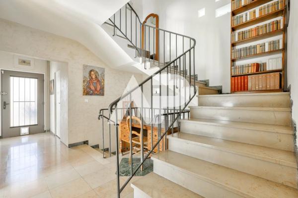 Maison familiale 10 pièces - 240m² - 527 m² de terrain €1 290 000 **  - Référence  85653113